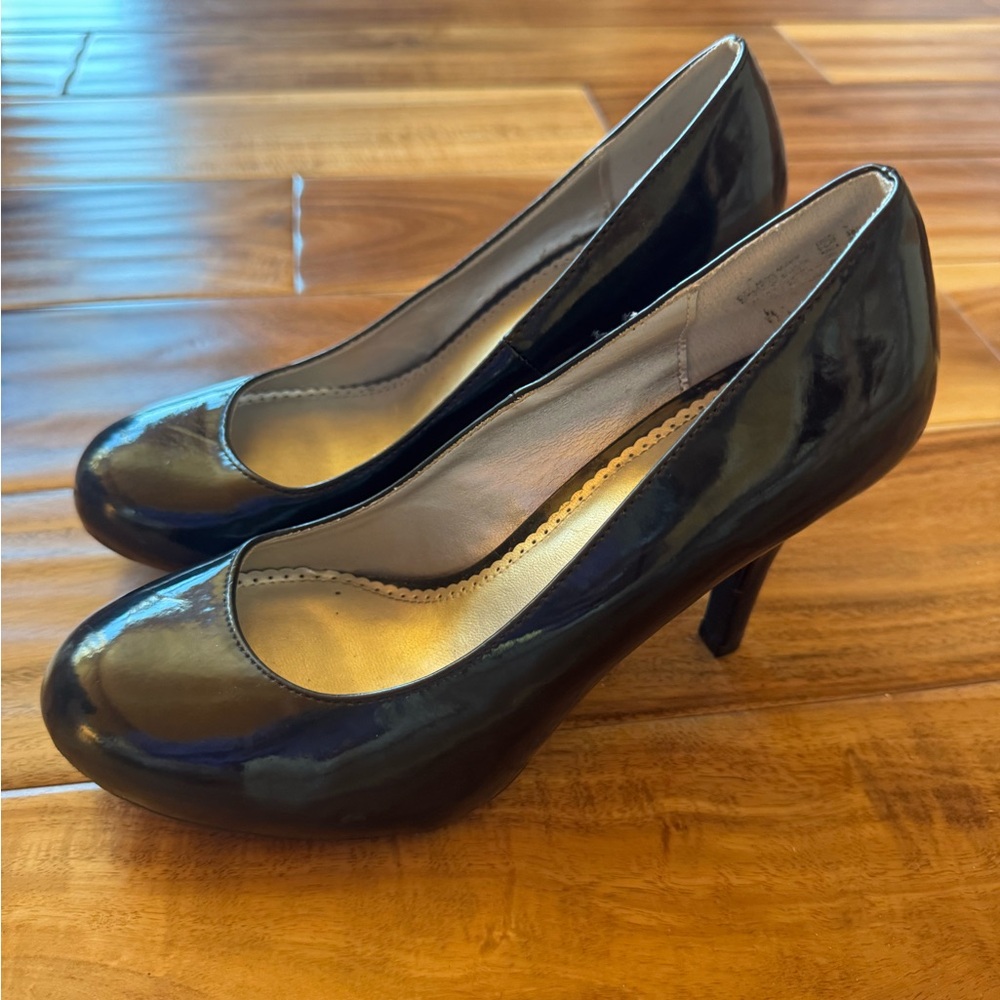 Fiona Black Patent Pumps